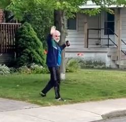 Pervert Gropes Woman and Runs Away