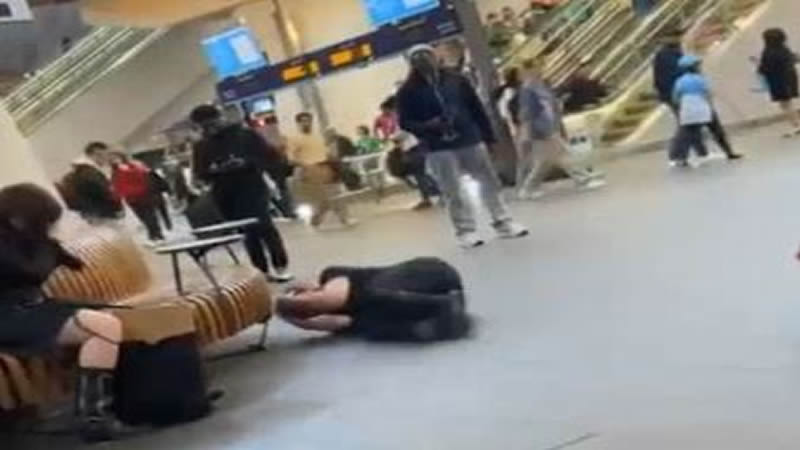 Man Has Mental Breakdown at London Bridge Station