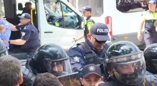 Ukranian Police Try Kidnapping Father While Holding Child