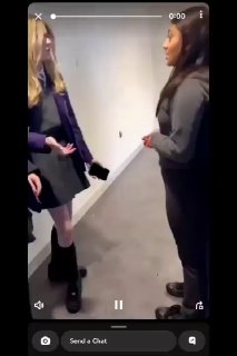 British School Fights – Blonde Beaten by Brunette in School Hallway