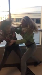 Skinny Jeans Girls Fight at School