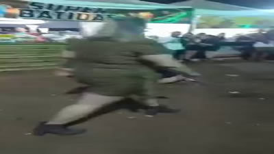 Carnival Girl Fight in Front of Super Batidas
