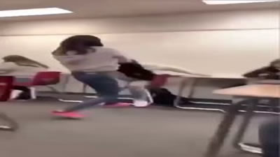 Chubby Girls in Hoodies Fight in Class