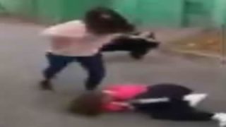 Парковые девочки избивают в Парке – Russian Girls Fight