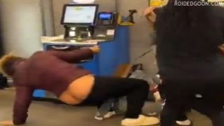 Walmart Fight – Ass Out Black Girls Catfight at Self-Checkout